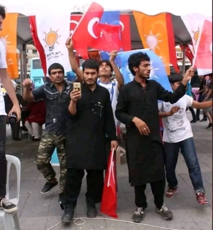 Kızlar AKP li Bir erkekle evlenir misiniz?