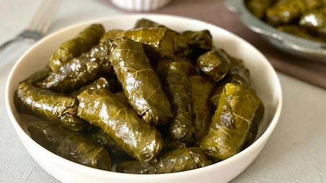 Etli yaprak sarma mı yoksa zeytinyağlı sarma mı daha lezzetli?
