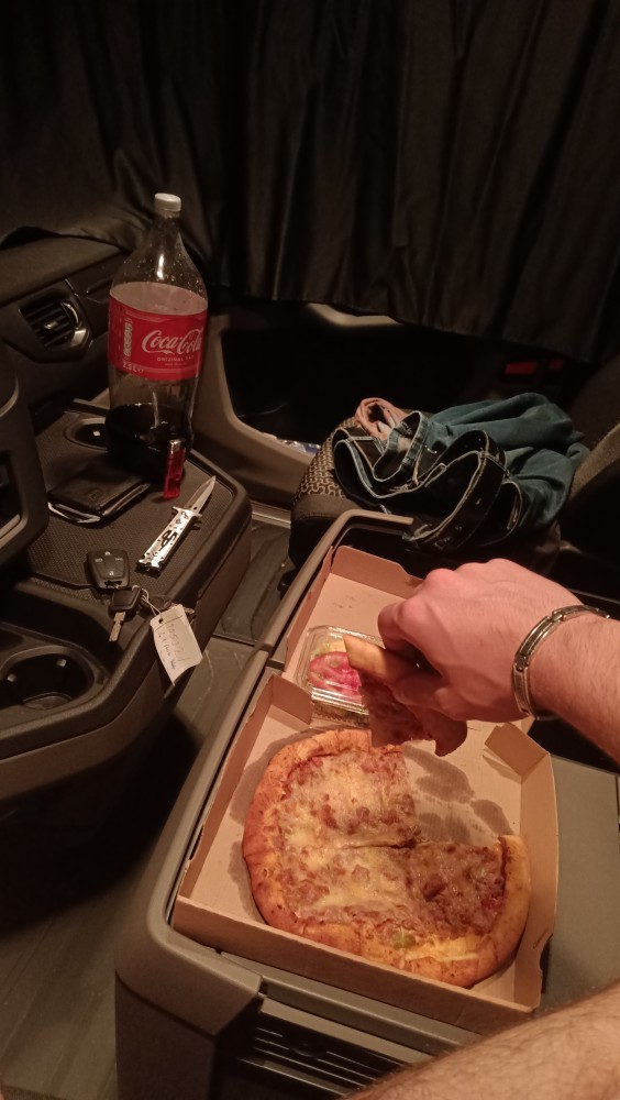 Bu satte pizza yenir mi?