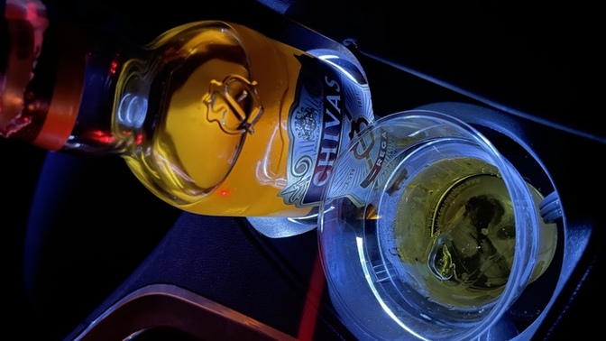 Sizce bu bar hangi arabada var?
