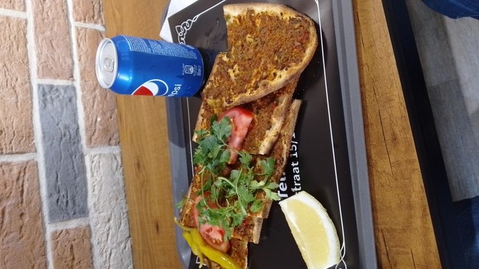 Benimle yemek yer miydiniz?