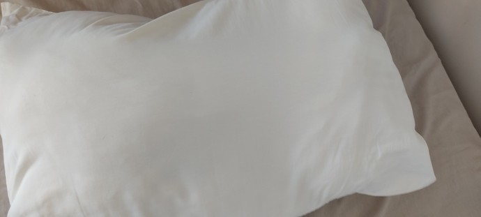 Yastığımı makinaya attım, böyle oldu. Nasıl düzeltirim içindeki elyafı?