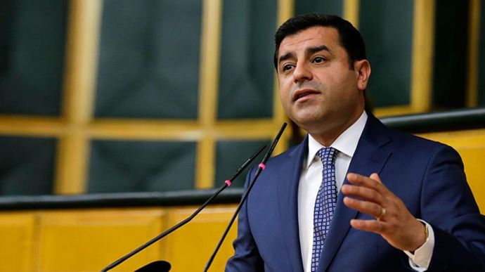 Selahattin demirtaşa idam sloganlar mı?