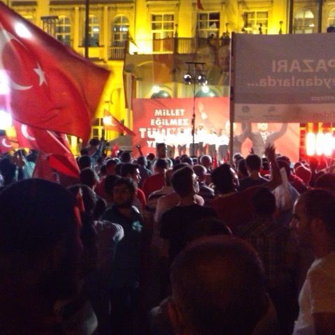 Selahattin demirtaşa idam sloganlar mı?