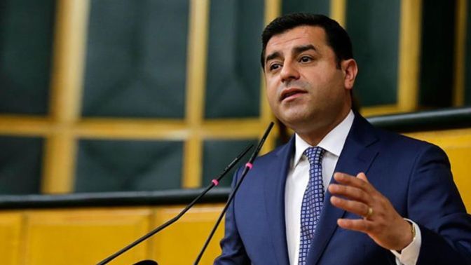 Selahattin demirtaşa idam sloganlar mı?