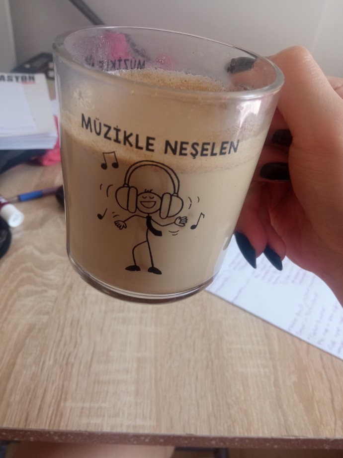 Hadi tahmin et. Ne içiyorum sence?