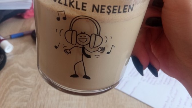 Hadi tahmin et. Ne içiyorum sence?