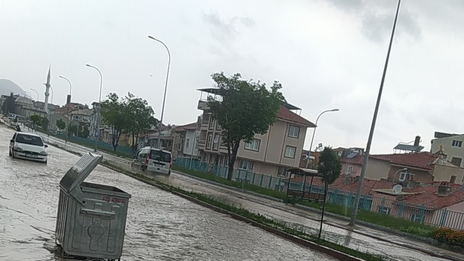 Yağmurlu havalarda yürümeyi sever misiniz?