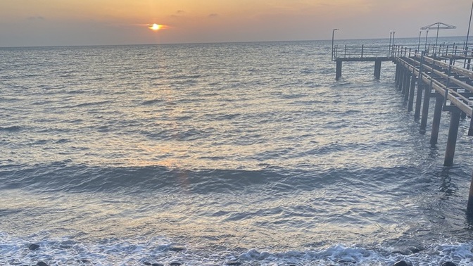 Deniz çok dalgalı, bu havada girilmez değil mi?