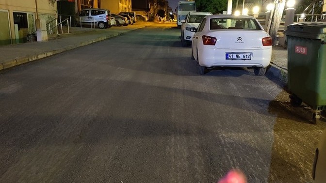 Gece vakti sokaklarda şiir okuyarak yalnız gezen adama ne denir?