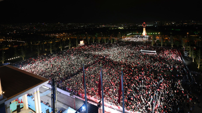 Başkomutan Erdoğan güç ve iktidarın doruğunda değil mi?