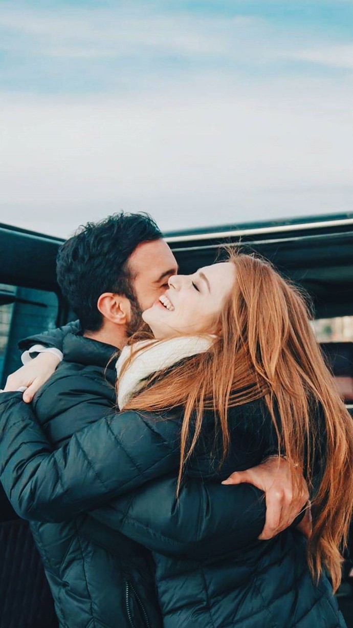 Çok kısa süre flört ettiğin birine kolay aşık olur musun?