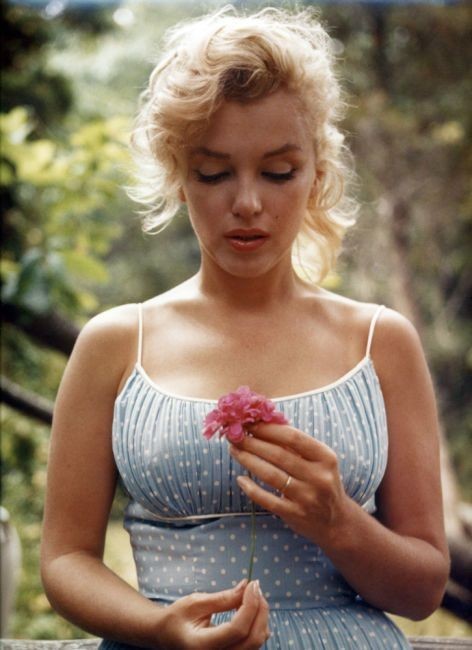 Bugün Marilyn Monroenun doğum günü! Dünyaya daha güzel bir kadın geldi mi sizce 😍?