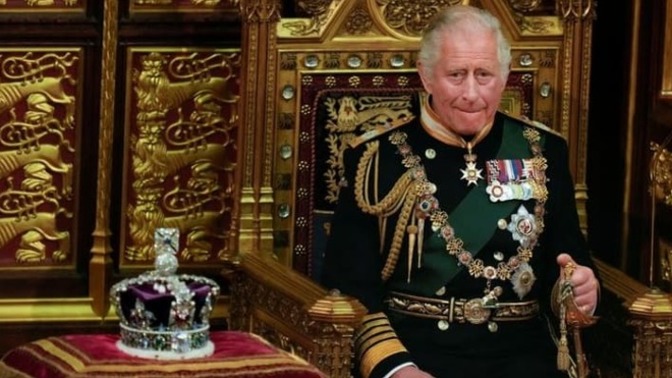 Kral Charles, enerji tasarrufu için Buckingham Sarayı’ndaki havuzun sıcaklığını düşürmüş. Kral da olsa herkes tasarruf yapmalı mı?