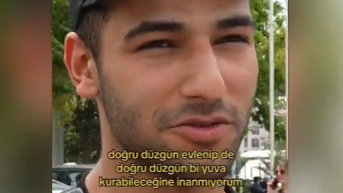 "Evleneceğiniz kişi evlilik sözleşmesi imzalatmak isterse..." sorusuna “Kimsenin doğru düzgün yuva kurabileceğine inanmıyorum" diyen genç gündem oldu, katılıyor musunuz?