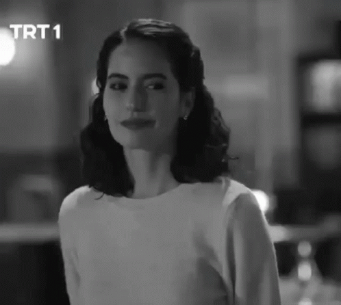 Karşı cinsten birinin seni kestiğini fark edersen tepkin ne olur?