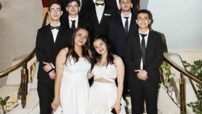 Mezuniyet balosuna partnersiz gidilir mi sizce?
