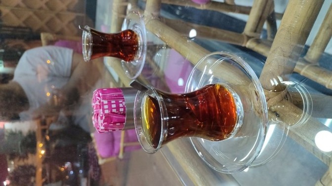Çayı şekerli mi içersin şekersiz mi?