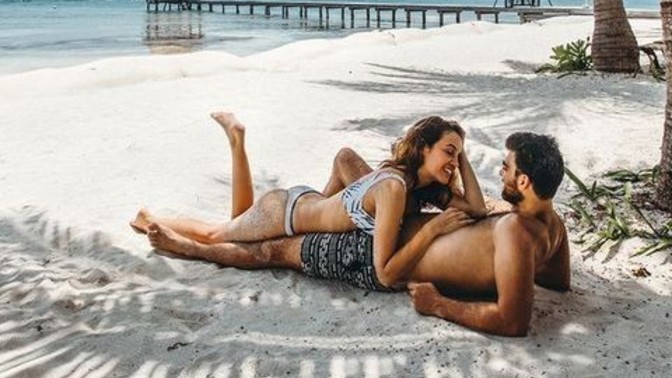Deniz, kum, sevgili: gününü gün etmek için ideal üçlü müdür?