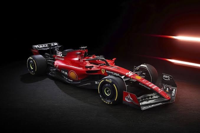 F1 arabalarının 2022 ve 2023 görüntüsü çok hoş, peki sizce görüntü olarak Ferrari mi Red Bull mu ?