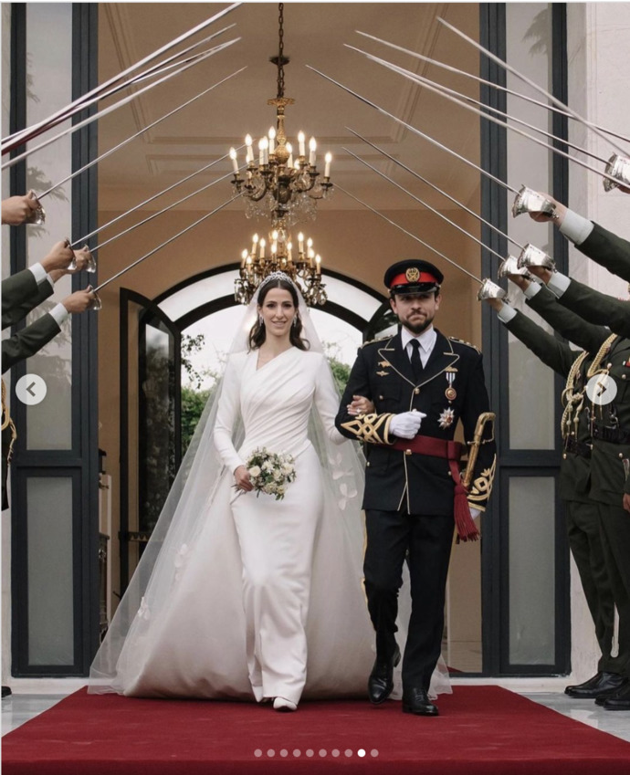 Dünya bir royal wedding daha gördü. Prenses Rajwanın hangi gelinliği favorin?