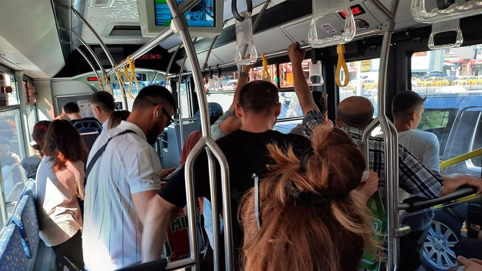 Kötü kokusuna maruz kaldığınız kişileri uyarıyor musunuz?