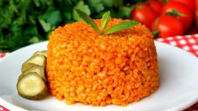 Bulgur pilavını salçalı mı, sade mi seversiniz?