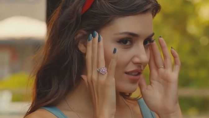 Eşim, arkadaşım beni bara davet ettiği için onunla arkadaşlığımı bitirmemi istiyor. Bu konuda ne düşünüyorsunuz?