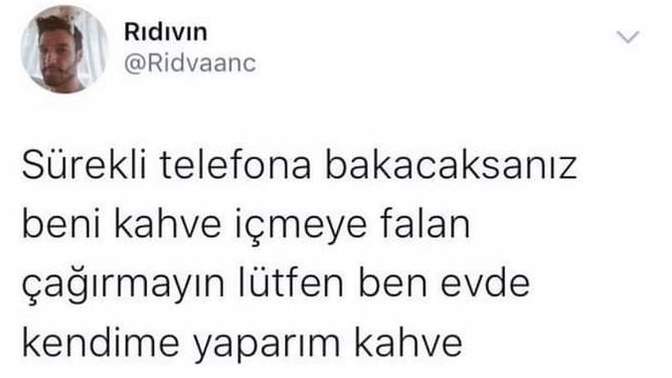 Sürekli telefona bakan arkadaşın kahve davetine gidilir mi?