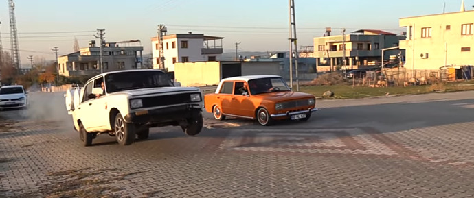 Görseldeki turuncu arabanın modeli ne bilen var mı acaba?