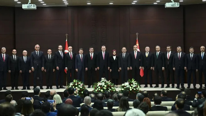 Cumhurbaşkanı Erdoğan, Cumhurbaşkanlığı Kabinesi'ni açıkladı! Yeni kabine üyeleri hakkında ne düşünüyorsunuz?