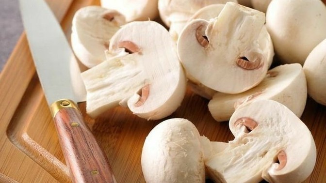 Mantar pişirmeden önce yıkanmalı mı soyulmalı mı?