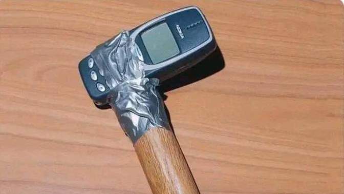 İlk telefonun hangisiydi?