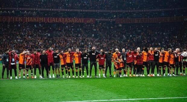 Derbiye dek hidayete erip Galatasaray lı olmaya var mısın, akşama extra mutluluk seninle olabilir, ne dersin 😎?