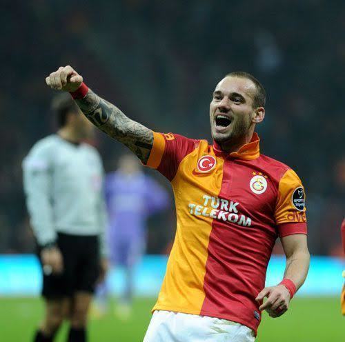Galatasaray, gelecek sezon giyeceği iç saha formasını tanıttı. Formayı nasıl buldunuz 💛❤️?