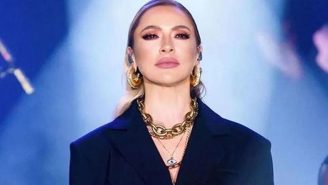 Bir sanatçıya hayran olmak, her konserine gitmek utanılacak bir şey mi?