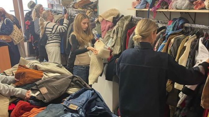 Yeryüzünde kadınları alışverişten alıkoyacak bir şey var mıdır?