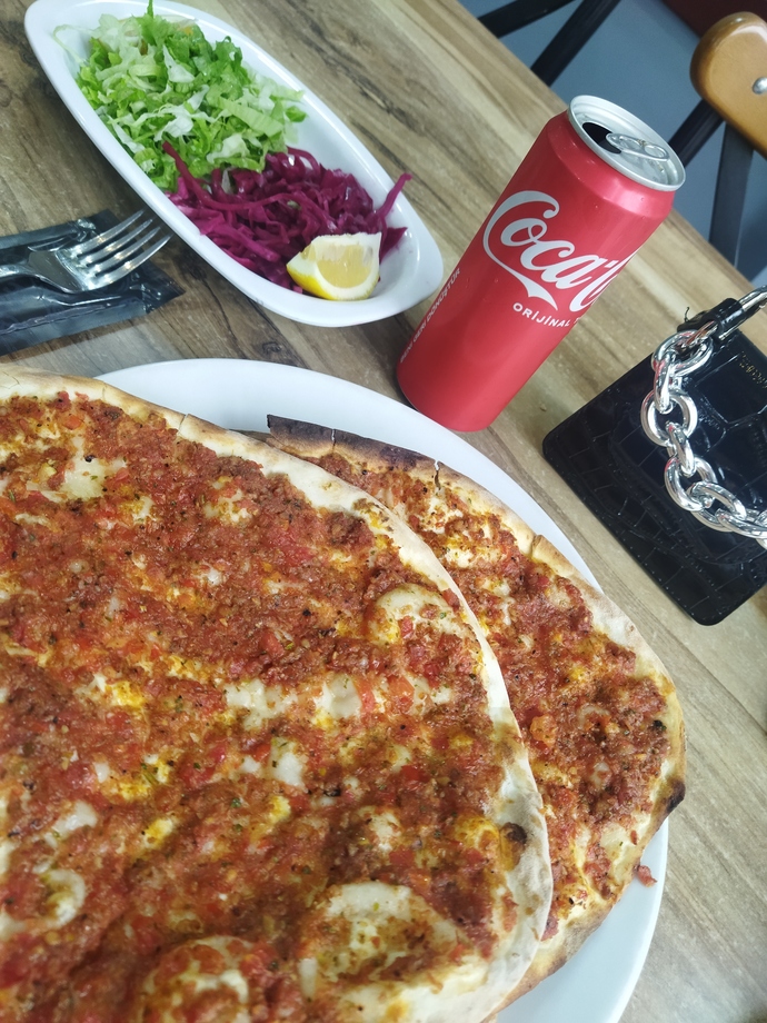 Lahmacunu nasıl seversiniz?