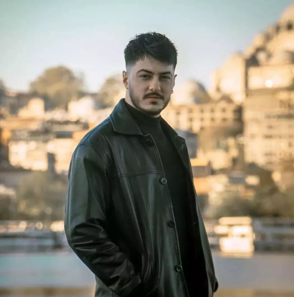 Kimdir bu adam neden herkes buna hayran?