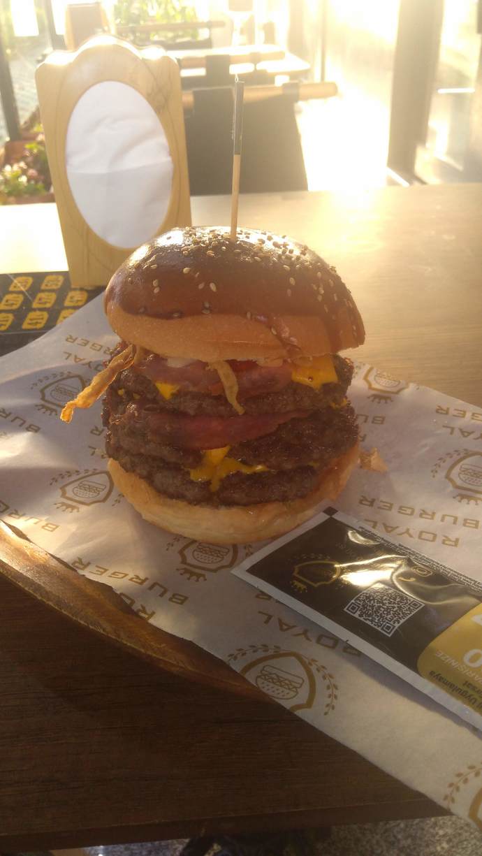 Yediğiniz En Büyük Hamburgerde Kaç Gram Et Vardı?