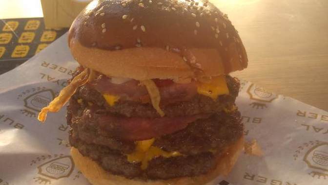 Yediğiniz En Büyük Hamburgerde Kaç Gram Et Vardı?