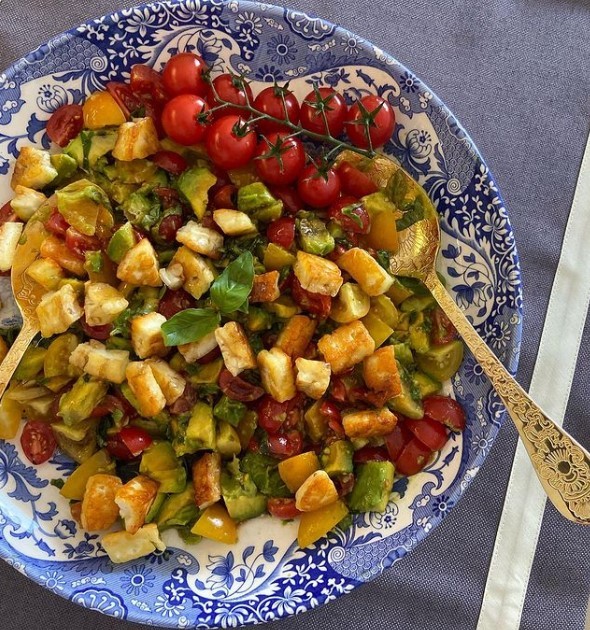Avokado Salatası