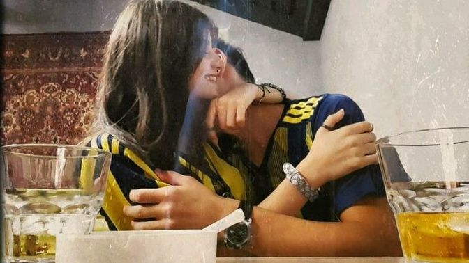 Trabzonspor'u tutan bir erkek sevgilisi için Fenerbahçe'li oluyorsa seviyor mudur?