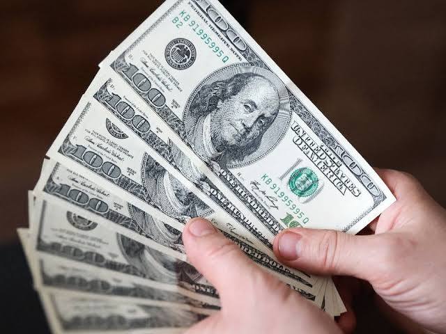 Dolar 21 TL yi Geçti İktidara Oy Verenler Sizler Ne Düşünüyorsunuz Gelecek Çok Parlak Demi O Ampul İle Hahhahh?