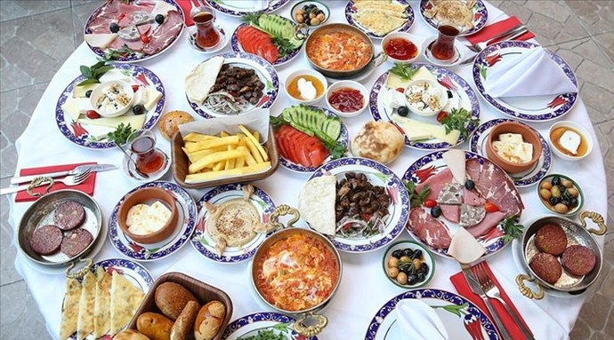 Kahvaltıda tek tercih hakkınız olsaydı Gaziantep'in katmerini mi, Ankara'nın simidini mi tercih ederdiniz?