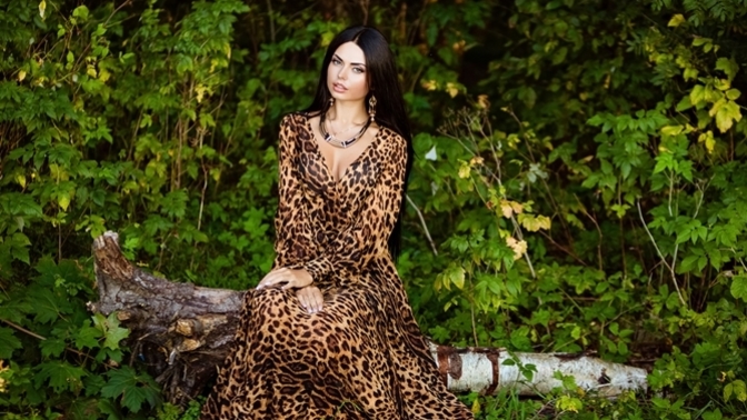 Leoparlı elbiseler kadınsı ve çekici mi?