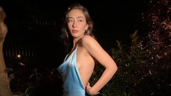 Neslihan Atagül'ün elbisesi seksi mi?