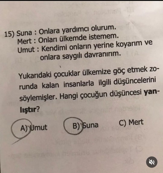 Arkadaşlar, arkadaşımın kardeşinin ödevine yardım ediyorum soruda hata mı var?