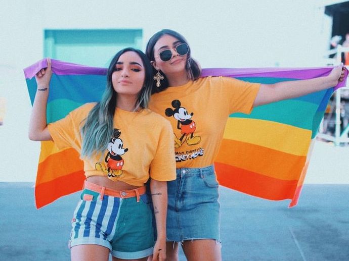 Haziran ayı LGBTQ+ ayı. Bu konuda düşünceleriniz neler? Farklı renklere saygı duyuyor musunuz?