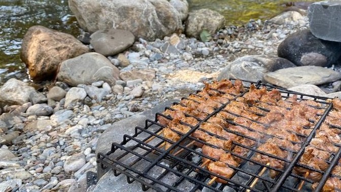 Gecenin bu vaktinde mangalda et yenir mi?